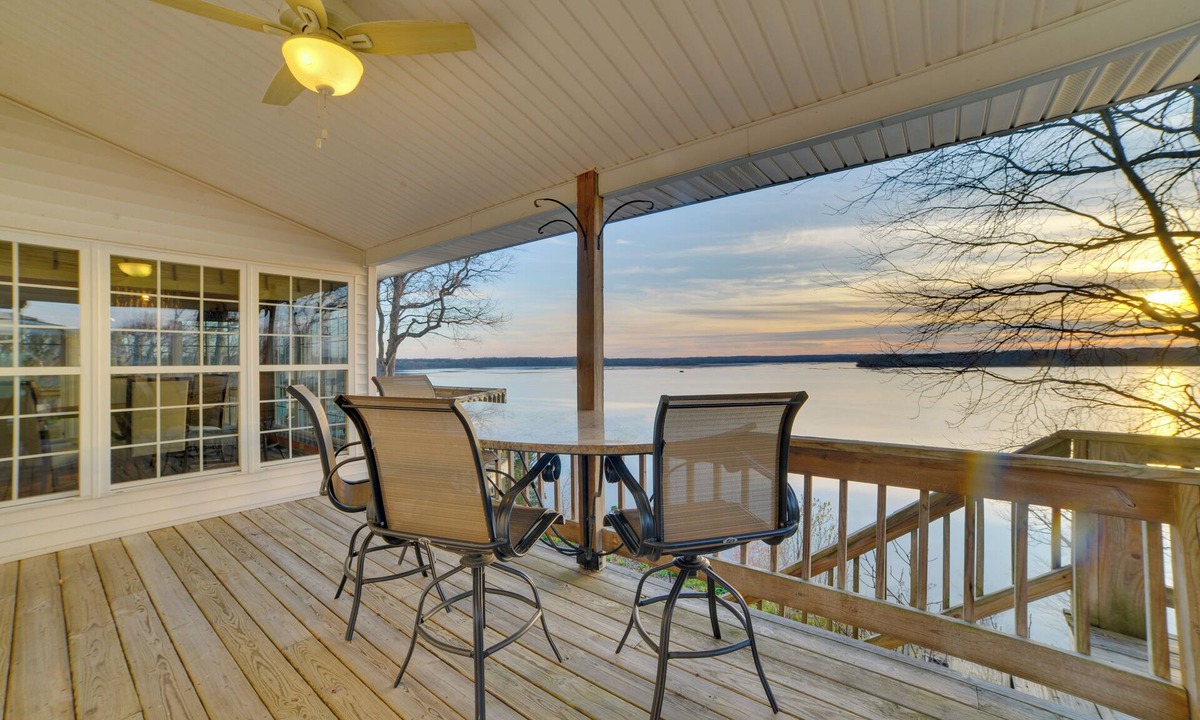 Big Sandy House | Peaceful Big Sandy Home w/Deck on Kentucky Lake!