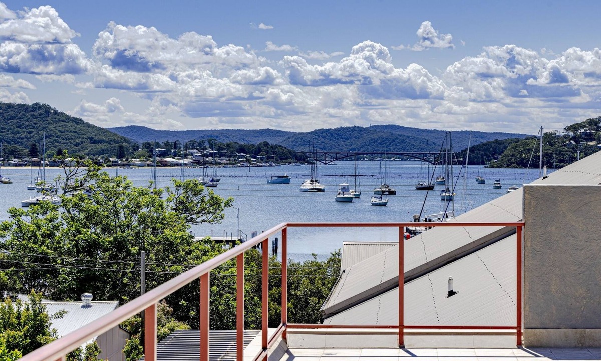 Killcare Apartment | Peaceful bright & airy waterside apartment with stunning rooftop views