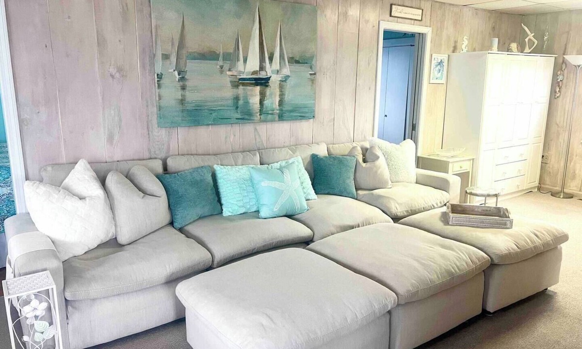 Westbrook Center Cottage | Peaceful & bright oceanfront cottage in beautiful Westbrook near West Beach!