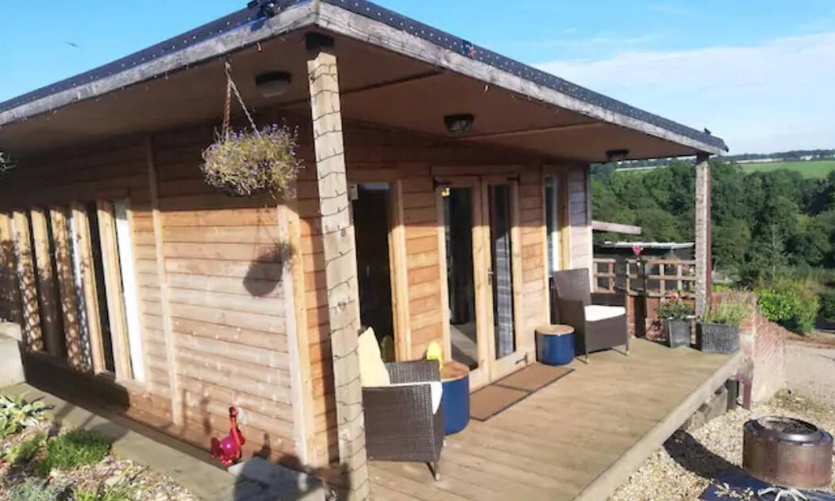 Skegby Cottage | Peaceful Cabin in Skegby -Sleeps2- Fire Pit