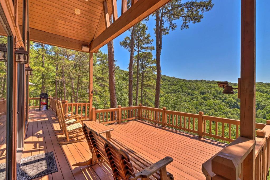 Boswell House | Peaceful Cabin w/Deck + Scenic Mtn Views!