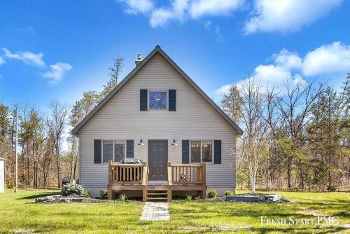 Wellston House | Peaceful Cabin with Direct Snowmobile & ORV Trail Access Near Caberfae Peaks in Wellston, Michigan