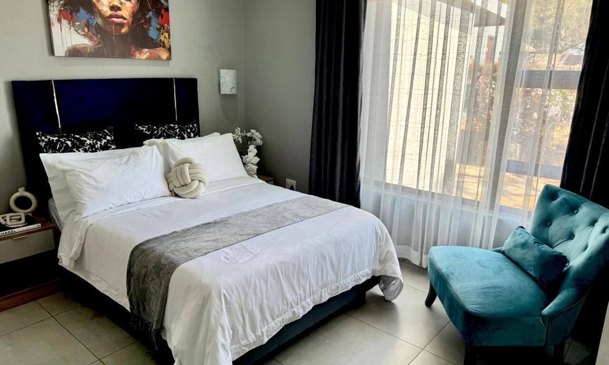 Centurion House | Peaceful Central location Fast WiFi & workspace 24/7 security cameras