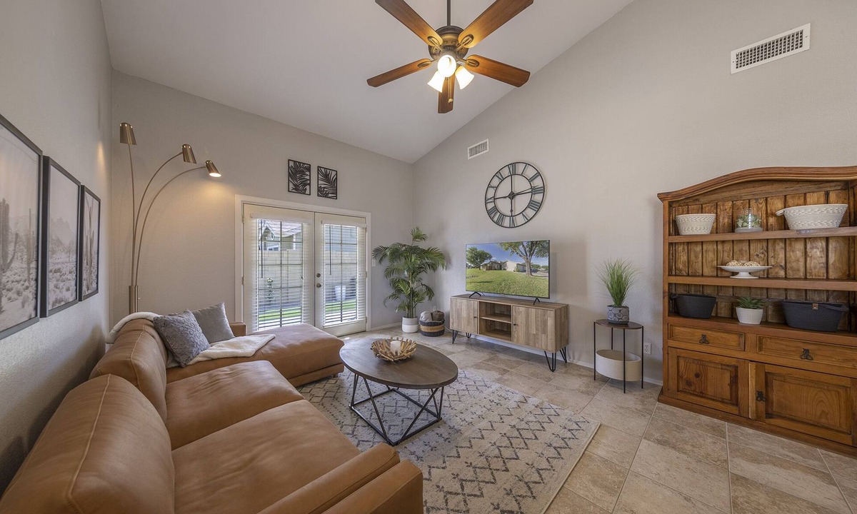 Northgrove House | Peaceful+Clean+Comfy 2BR Townhouse w/Pool & Garage