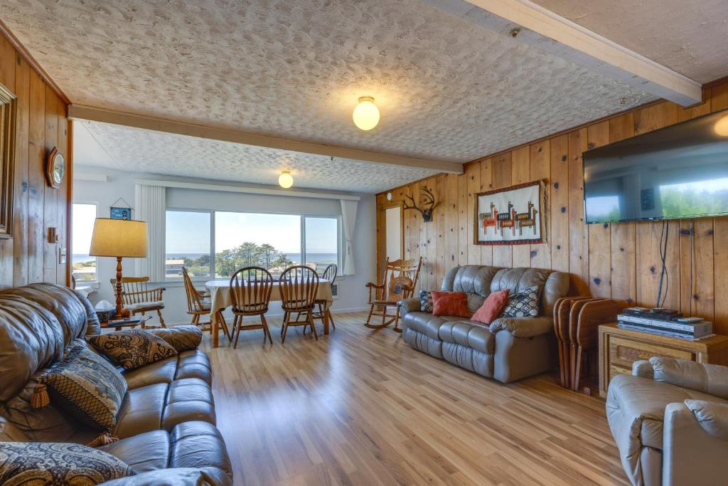 Cloverdale House | Peaceful Cloverdale Home - Walk to Winema Beach