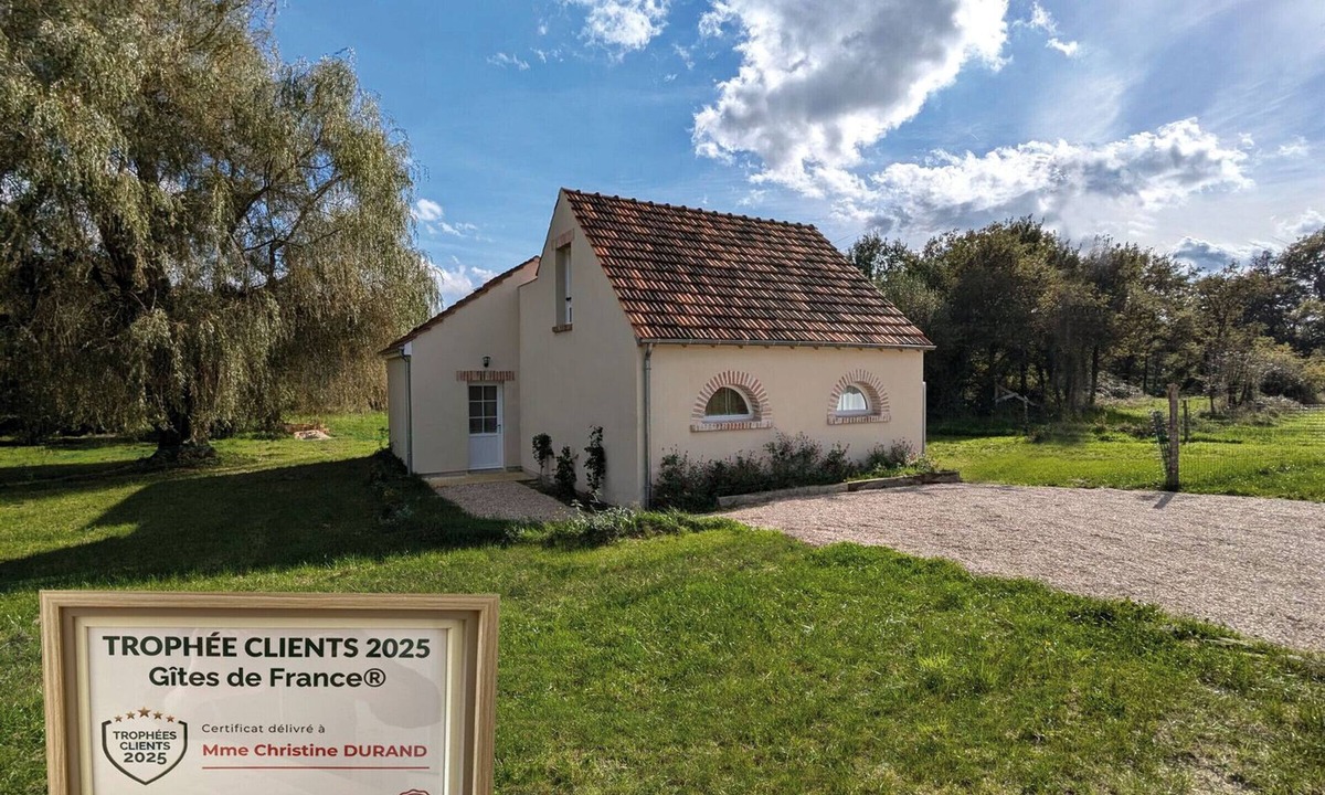 Ligny-le-Ribault Cottage | Peaceful cottage in Sologne with garden and private parking