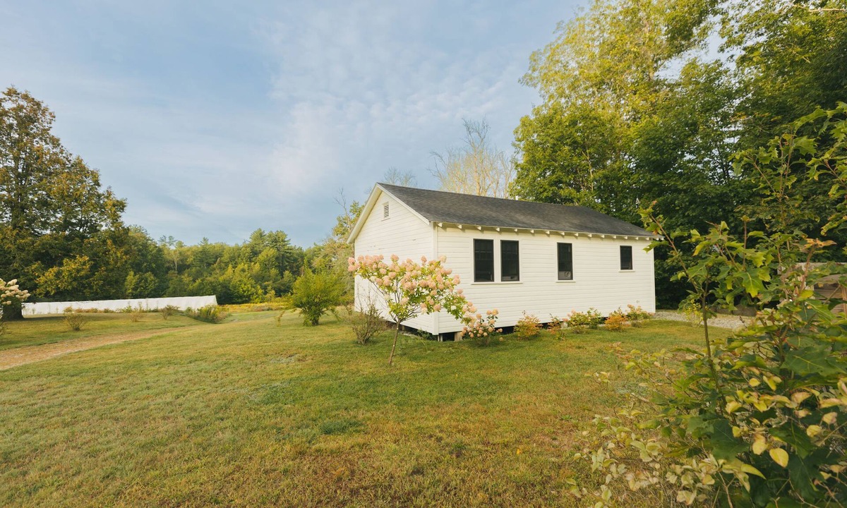 Buxton Cottage | Peaceful Cottage on Maine Flower Farm