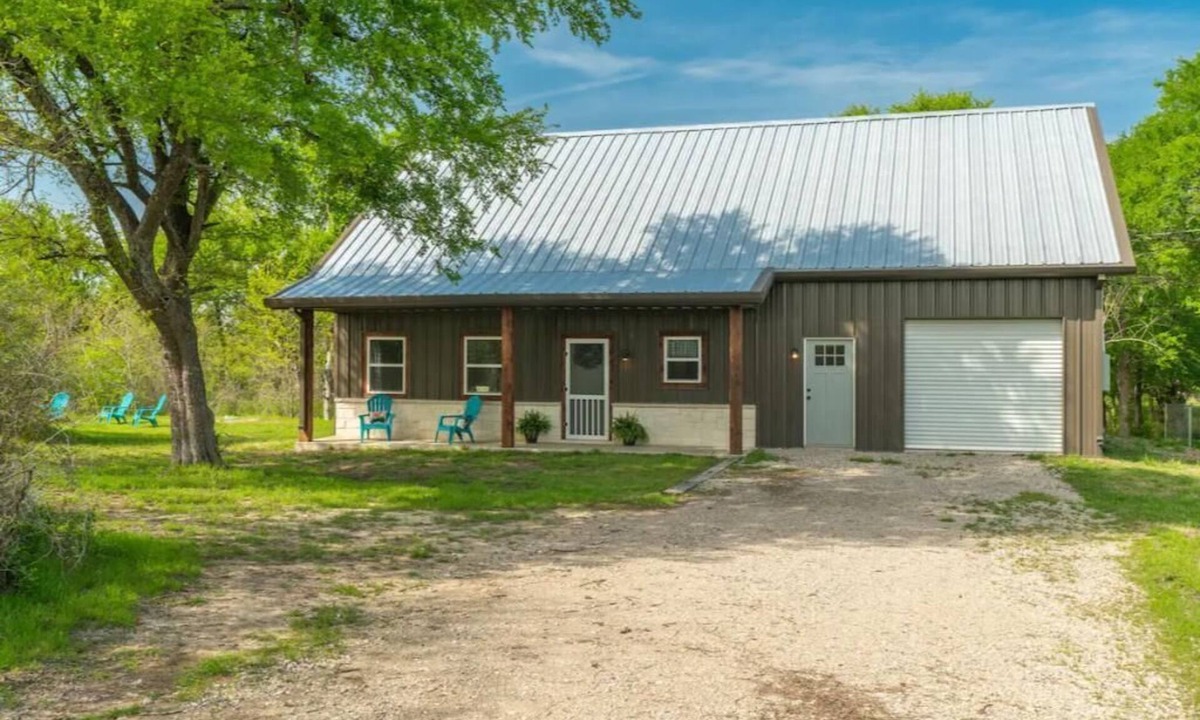Klondike House | Peaceful Country Escape - Minutes to Town & Attractions