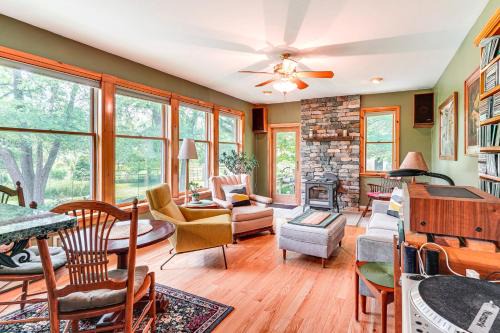 Baptistown House | Peaceful Country Retreat: Private & Convenient