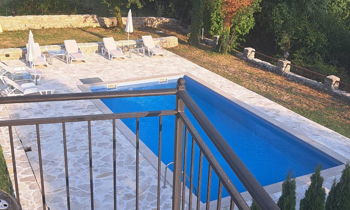 Trebesinj Apartment | Peaceful countryside apartment with a private pool