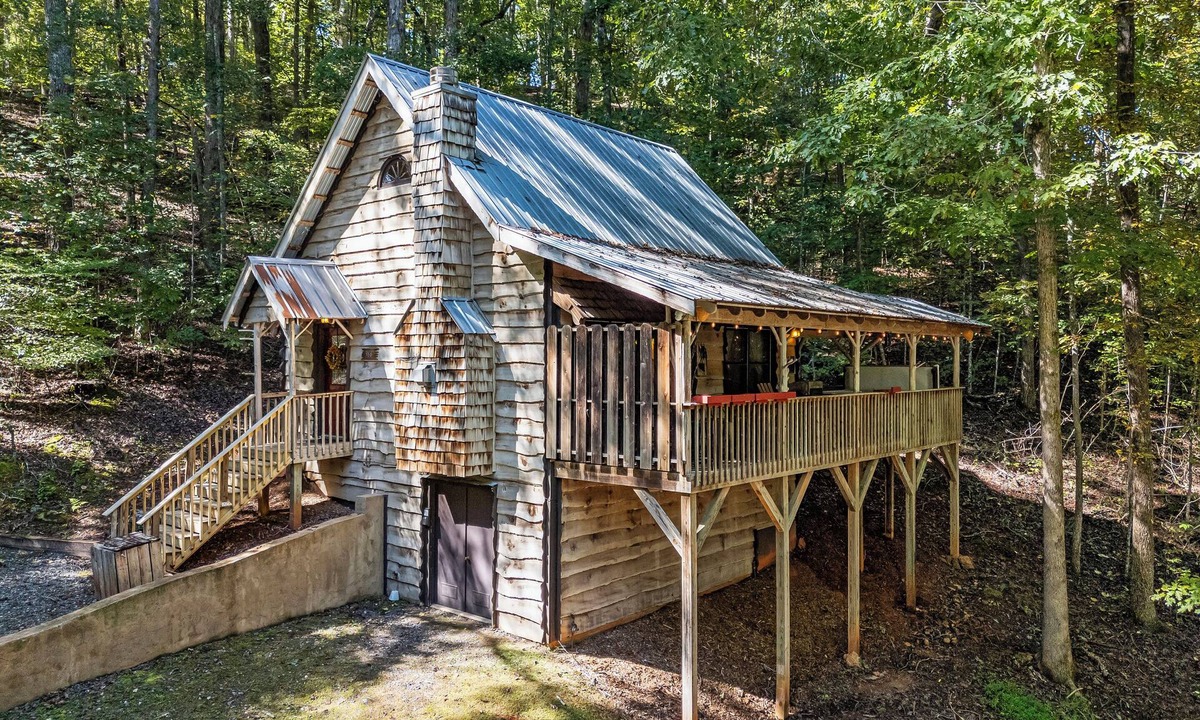 Dahlonega Cabin | Peaceful Creekside Cabin with Hot Tub + Game Room