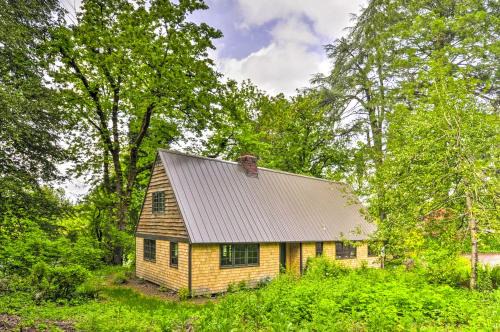 Carver House | Peaceful + Elegant Cottage w/Riverside View