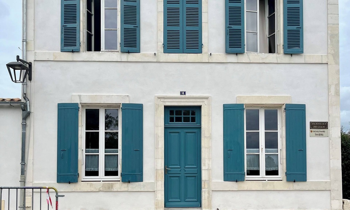 Le Chateau-d'Oleron Villa | Peaceful family home with sea view, in the heart of the village, on the ramparts