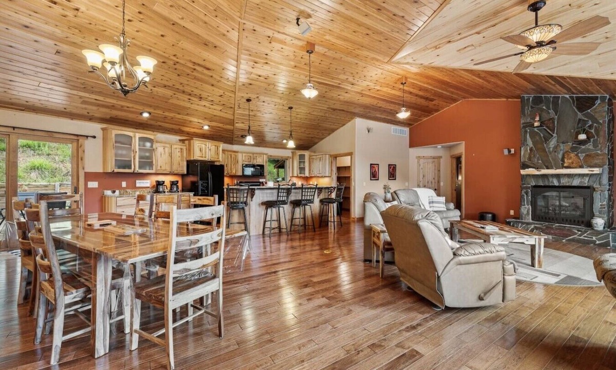 Spearfish House | Peaceful Forest Park Lodge
