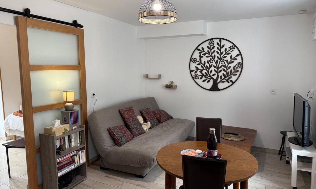 Saint-Georges-sur-Cher Cottage | Peaceful cottage, parking, pets allowed