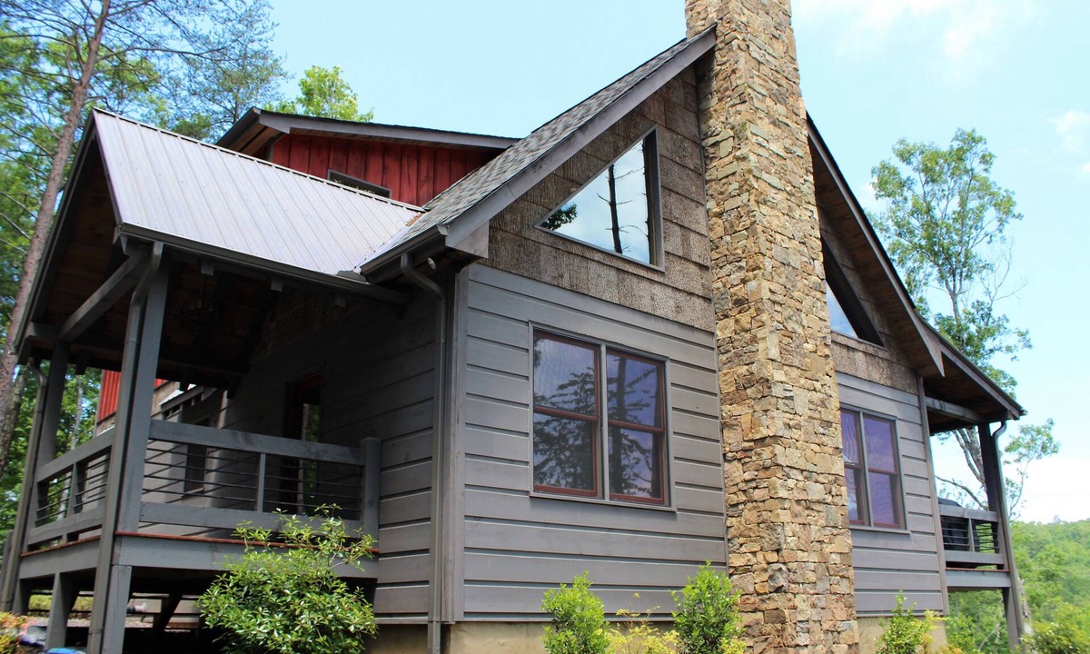 Blue Ridge House | Peaceful getaway 6 mins to downtown! 3 Fireplaces! King on each level!