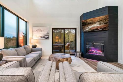 Sevierville House | Peaceful Getaway Luxe Cabin w Private Pool