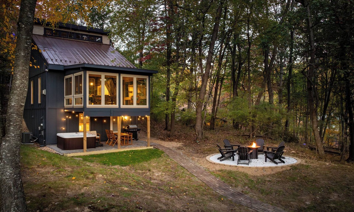Massanutten Cabin | Peaceful Getaway-Hot Tub, Fire Pit, PS5, Amazing Views!