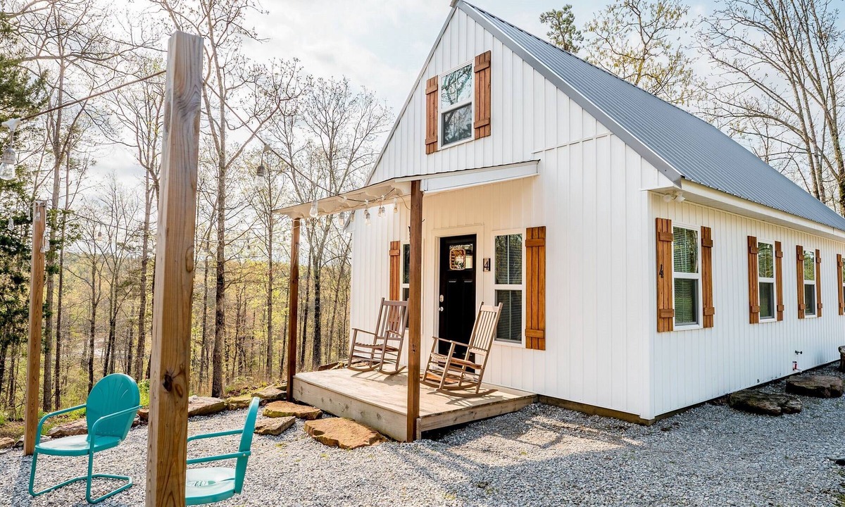 Edgemont Cottage | Peaceful Greers Ferry Getaway Cottage w/Fire Pit