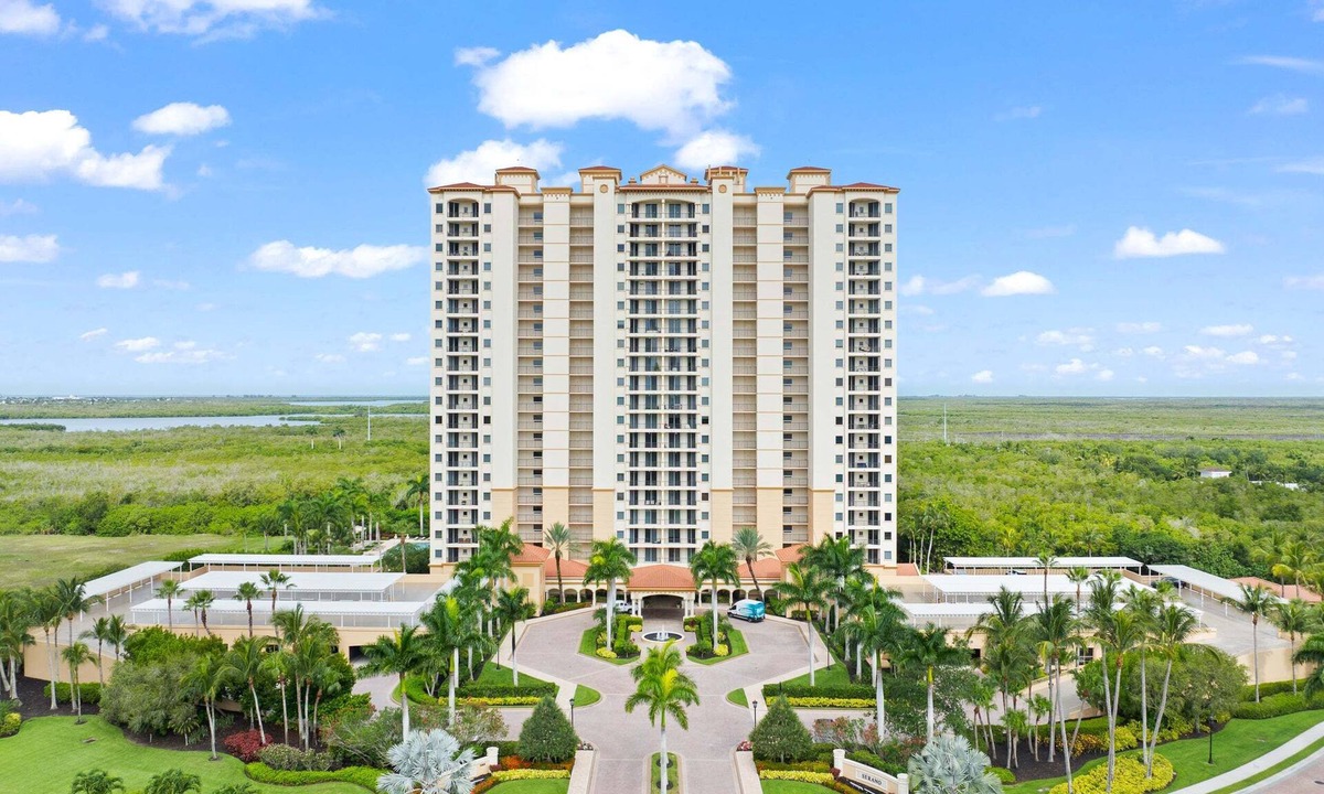 Hammock Bay Condo | Peaceful Hammock Bay Condo | Pool, Spa, Golf & 2 Miles to Marco Beach
