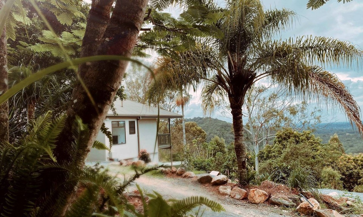 Mudgeeraba Cabin | Peaceful Hilltop Cabin with Outdoor Bathtub and Wildlife Views Near Springbrook, Mudgeeraba, Queensland