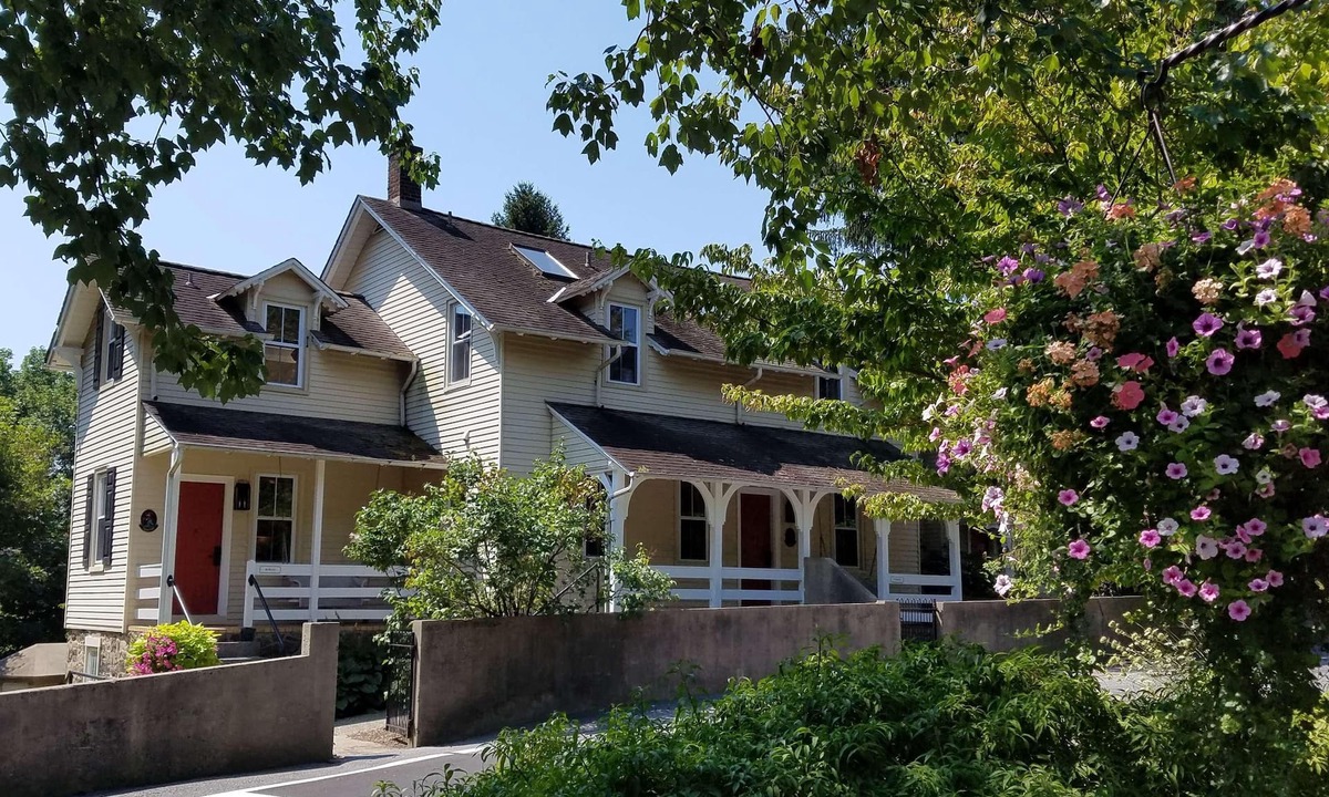 Montchanin Hotel | Peaceful Historic Inn close to Wilmington - Antiques - Spa -Farm to Table Dining