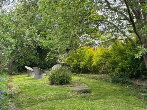 Alexandra House | Peaceful Home in Surbiton, Surrey, UK near Chessington World of Adventure & Wimbledon with free parkings