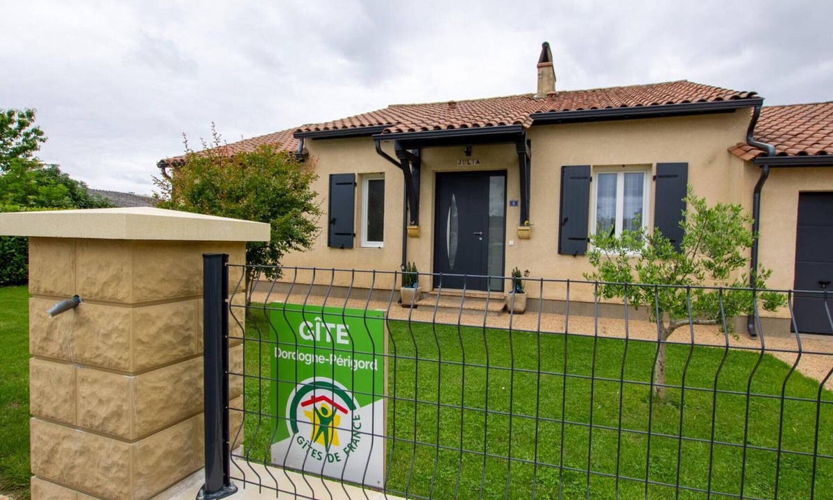 La Fagette Cottage | Peaceful house with terrace and garden near prehistoric sites