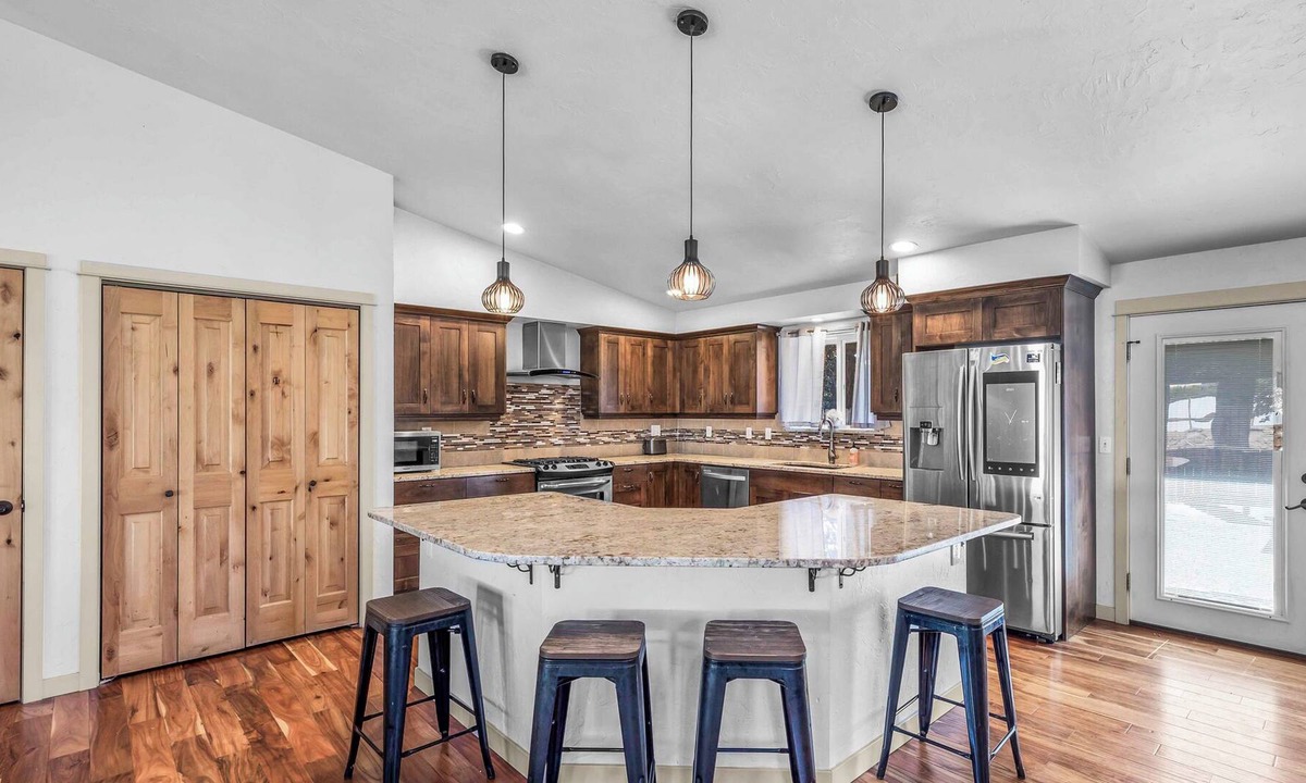Southwest Bend House | Peaceful & idyllic Bend garden home 1.5 miles from the Old Mill!