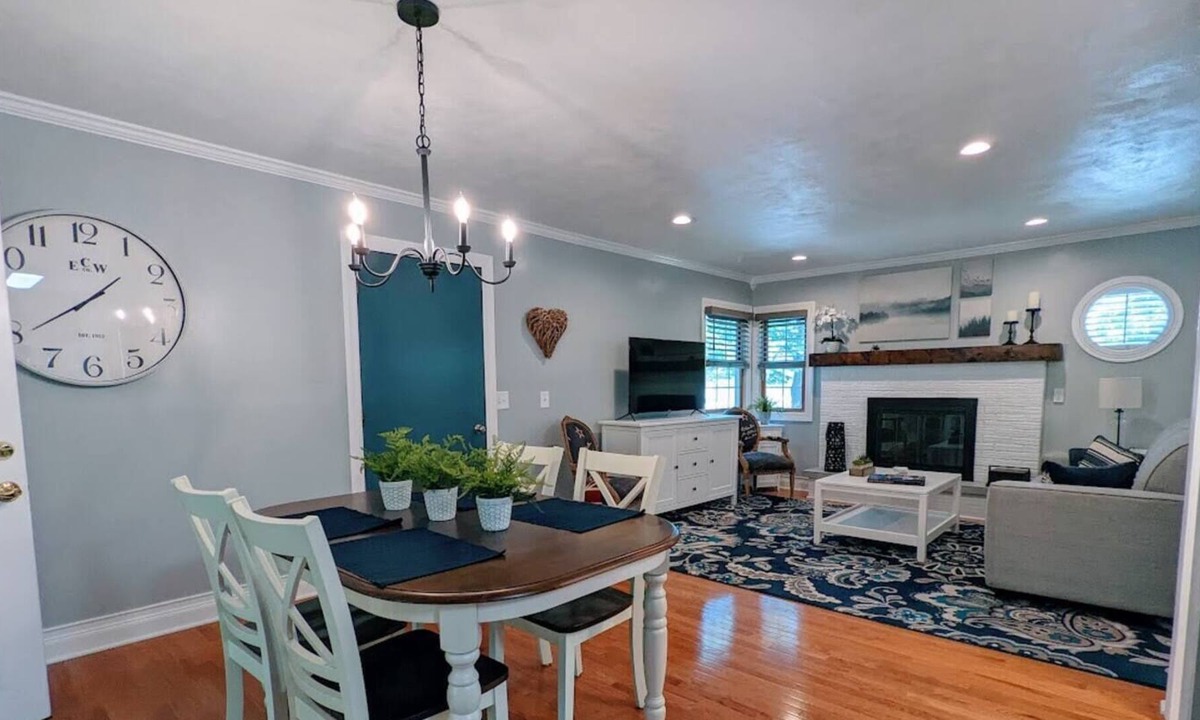Whitewater House | Peaceful Kettle Moraine Oasis. 4 Bedroom/3 Bath Across from WW Lake.