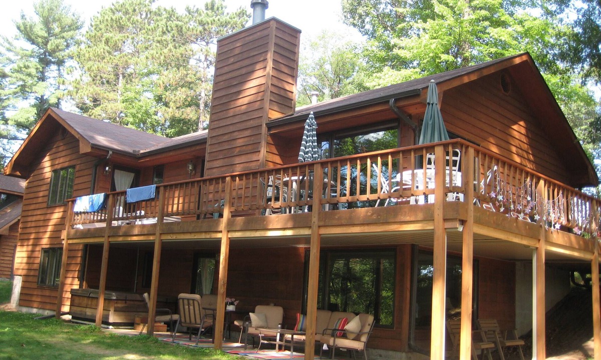 Arbor Vitae House | Peaceful Lake Home with 3 bed/3 bath+ 2 bonus bedrooms with 2 kings or 4 twins
