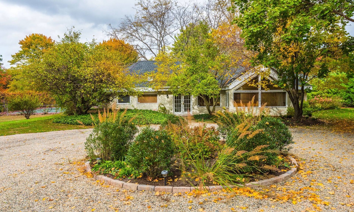 Town of Copake House | Peaceful Lakefront Retreat - Private Tennis Court - Sleeps 8