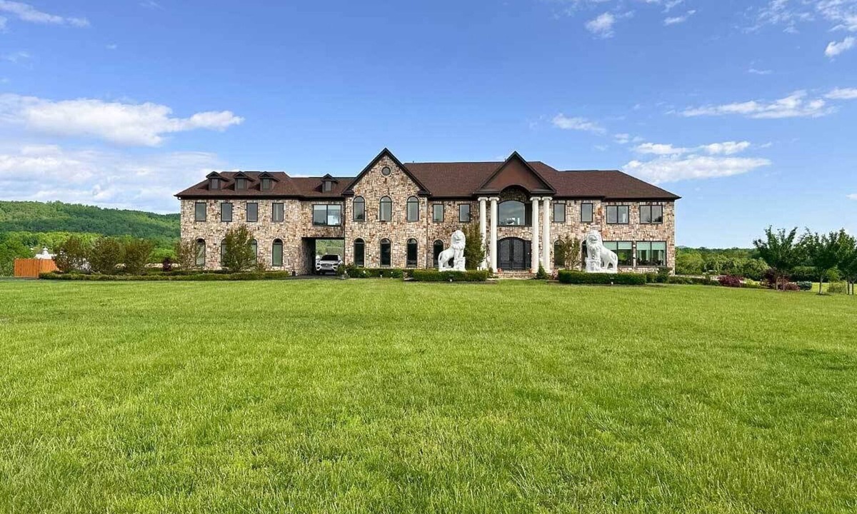Purcellville Bed & Breakfast | Peaceful Lakefront 1BR 1 Full Bath w/Private Island Access & Breakfast Included