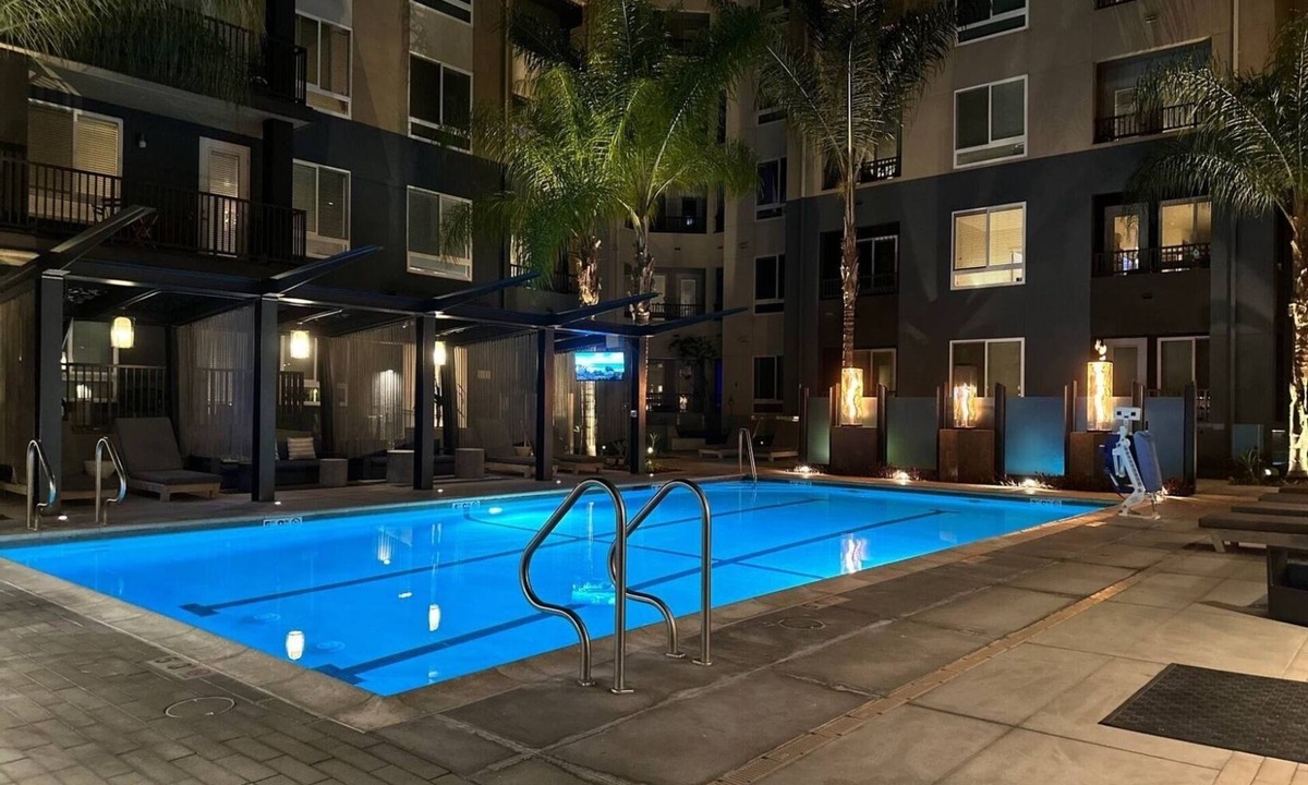 Atwater Village Apartment | Peaceful luxury 2bed/2bath with Pool & Spa