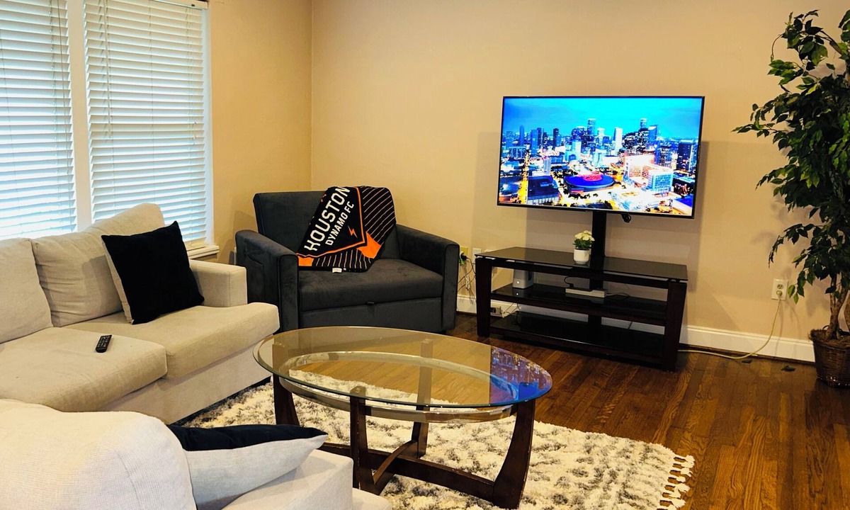 Lawndale/ Wayside House | Peaceful/Modern 2-bedroom house with AC in vibrant East Houston