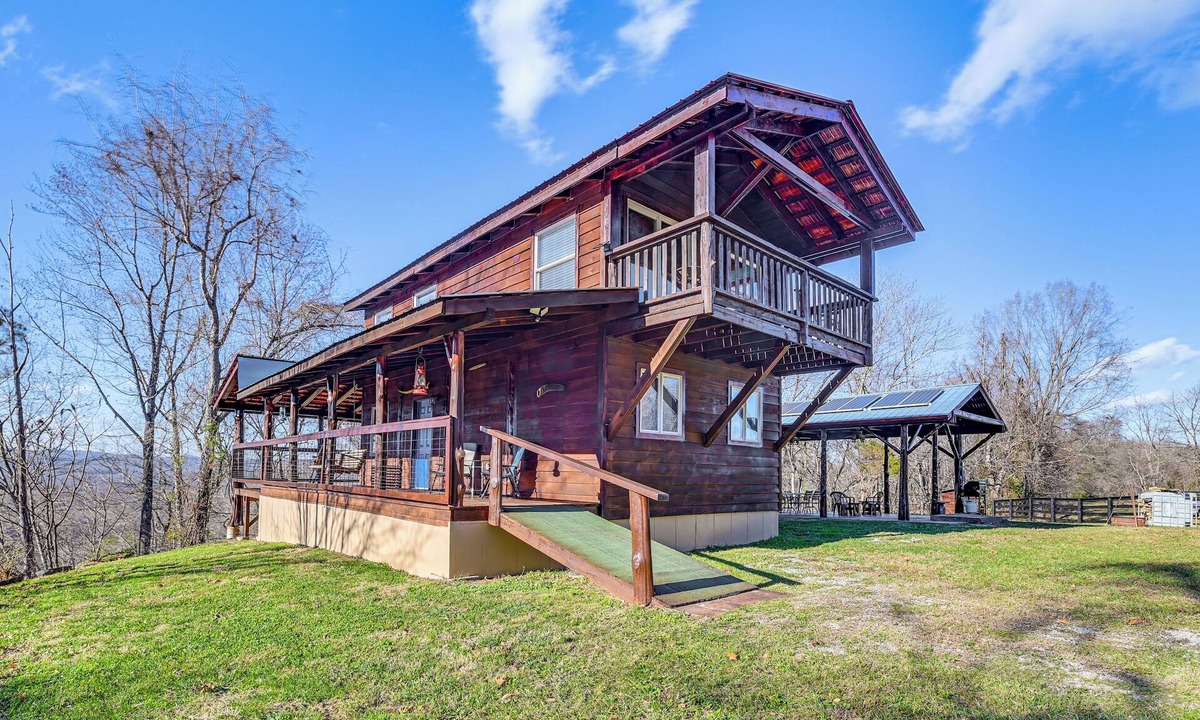 Siler House | Peaceful ‘Mountain Cabin’ w/Views in Williamsburg