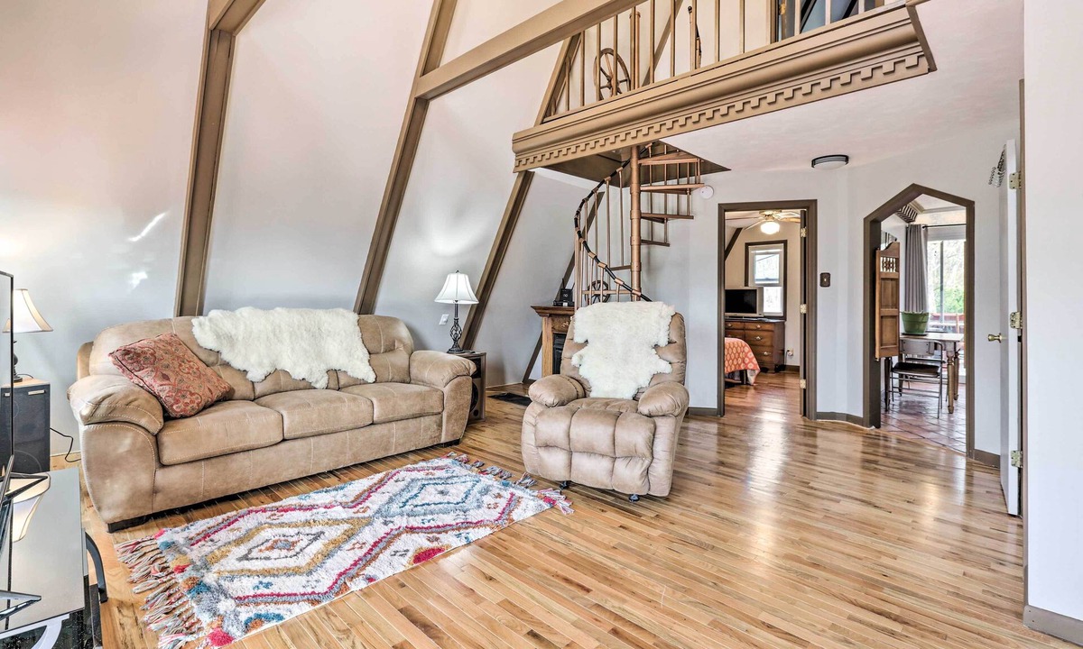 Mount Sterling Cottage | Peaceful Mt Sterling Cabin: Deck & Fire Pit!