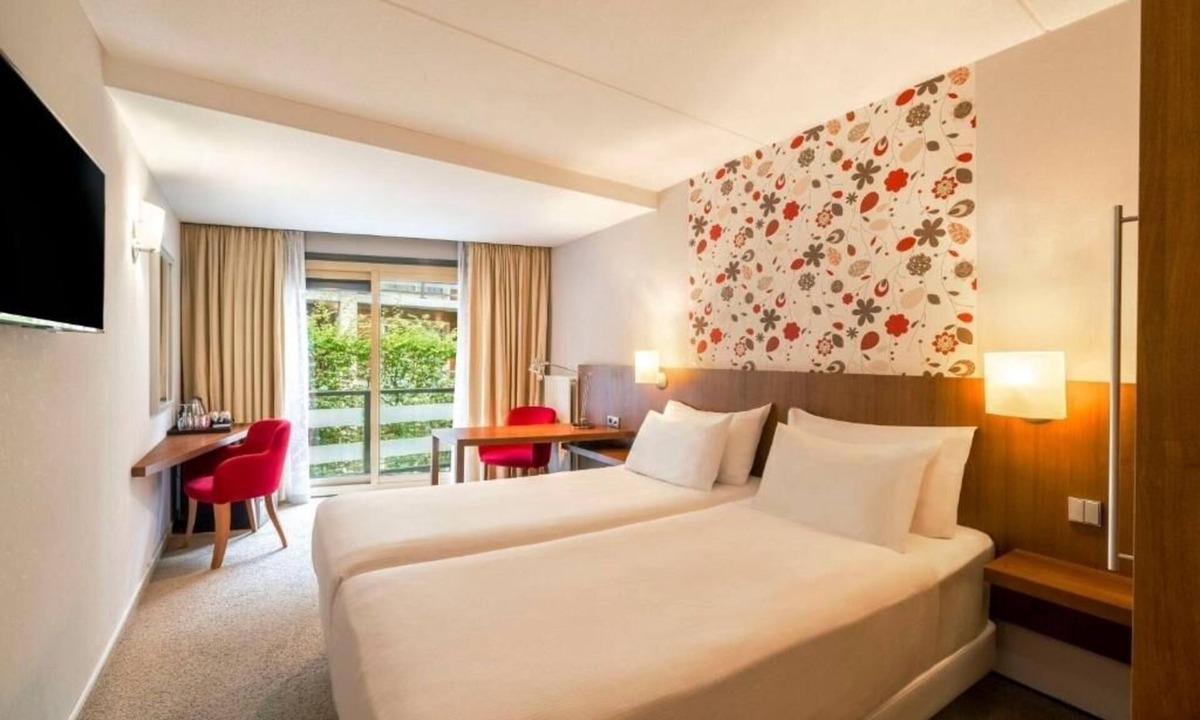 Nunspeet Hotel | Peaceful Nature Unit Near Het Zandenbos Heated Pool Dog Friendly Room
