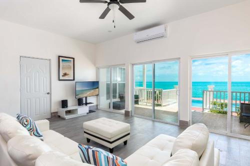 Juba Sound Apartment | Peaceful Oceanview Home with Pool in Turtle Tail
