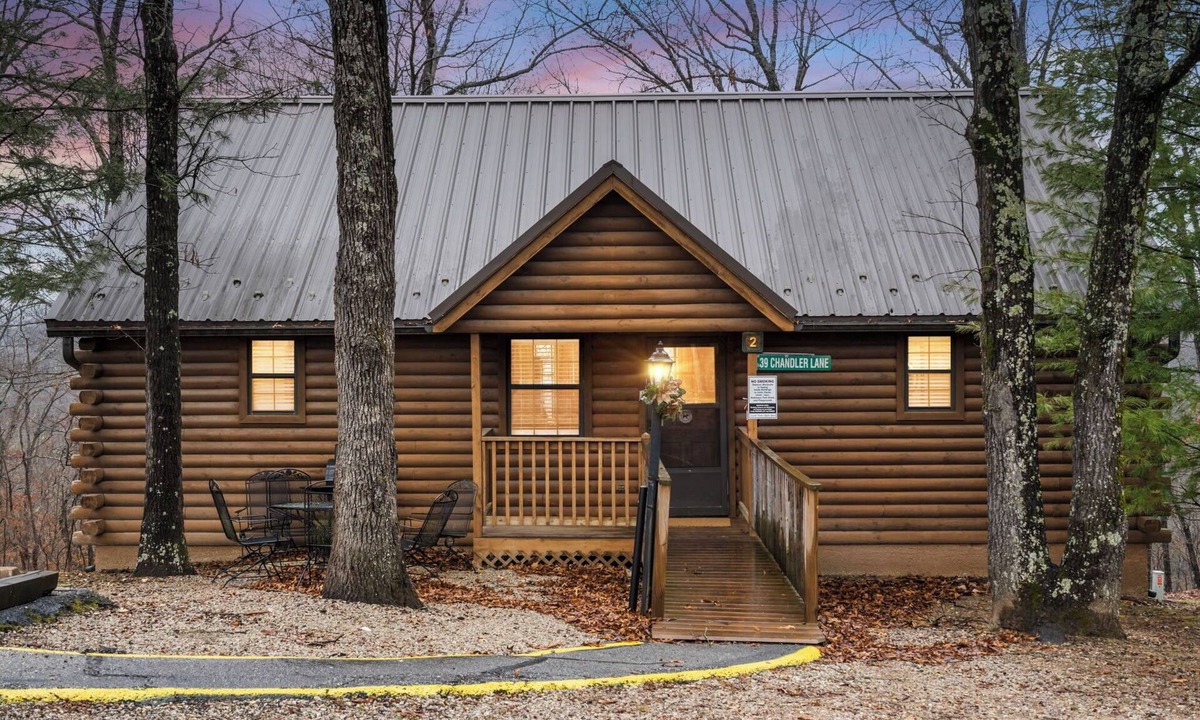 Branson West Cabin | Peaceful Pines Cabin: 3 Mins to SDC-Pool-Hiking-Lake-Fishing