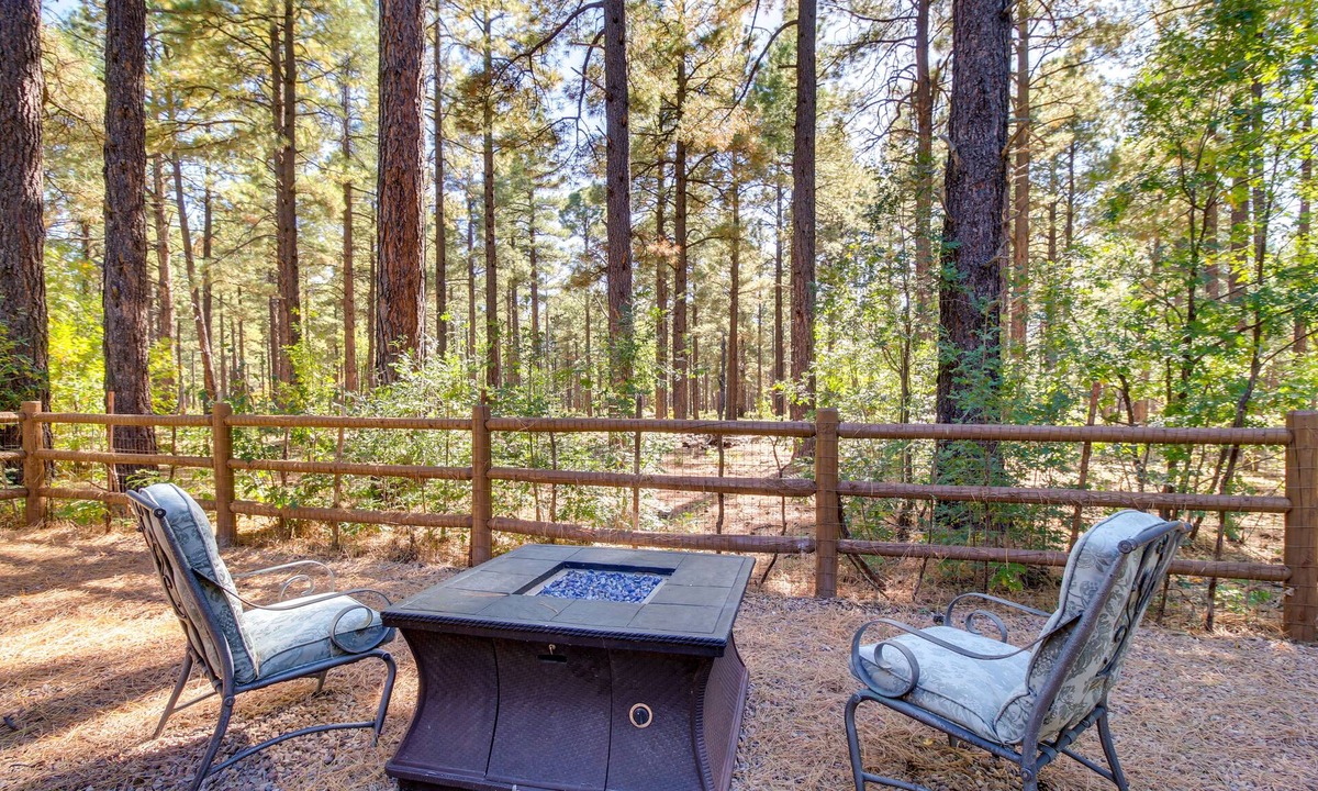 Pinetop-Lakeside Cottage | Peaceful Pinetop Hideaway w/Yard - Dog Friendly!