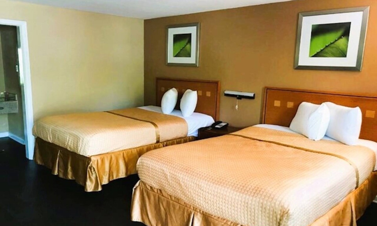 Governor's Walk Hotel | Peaceful & Quiet Stay near FSU Stadium & 1.3 Miles to Capitol | Family-Friendly
