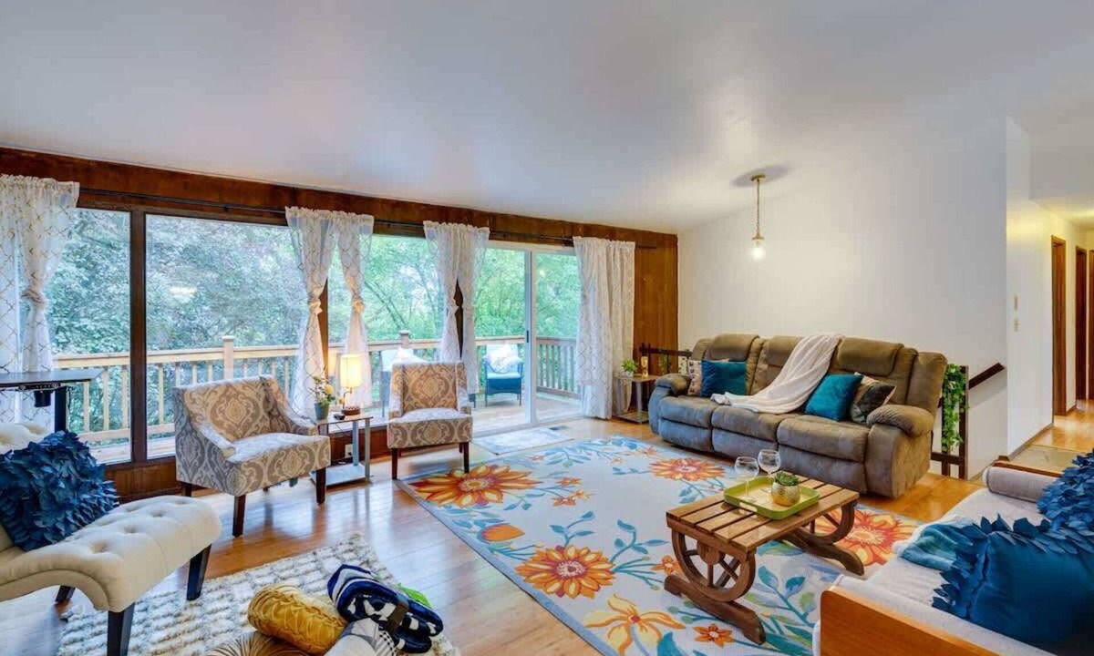 Lake Forest Park House | Peaceful Retreat Serene Lake Forest Park House