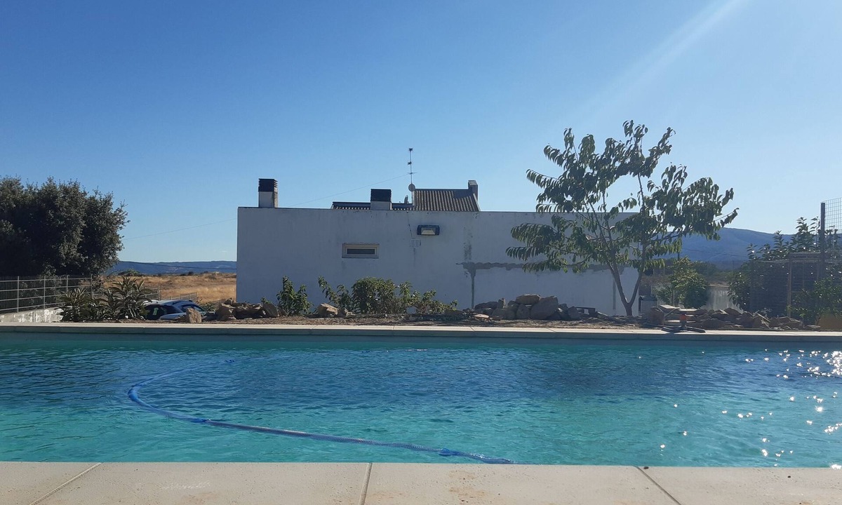 Braganca House | Peaceful retreat with pool, 5 minutes from the city, pet friendly