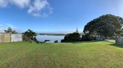 Te Kopuru House | Peaceful Riverfront cottage in small northland town