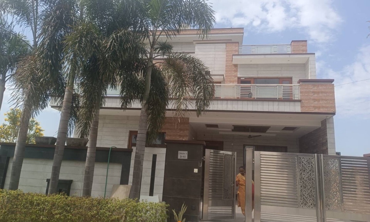 Patiala Villa | Peaceful & Spacious 5BHK Villa with Balcony & Parking