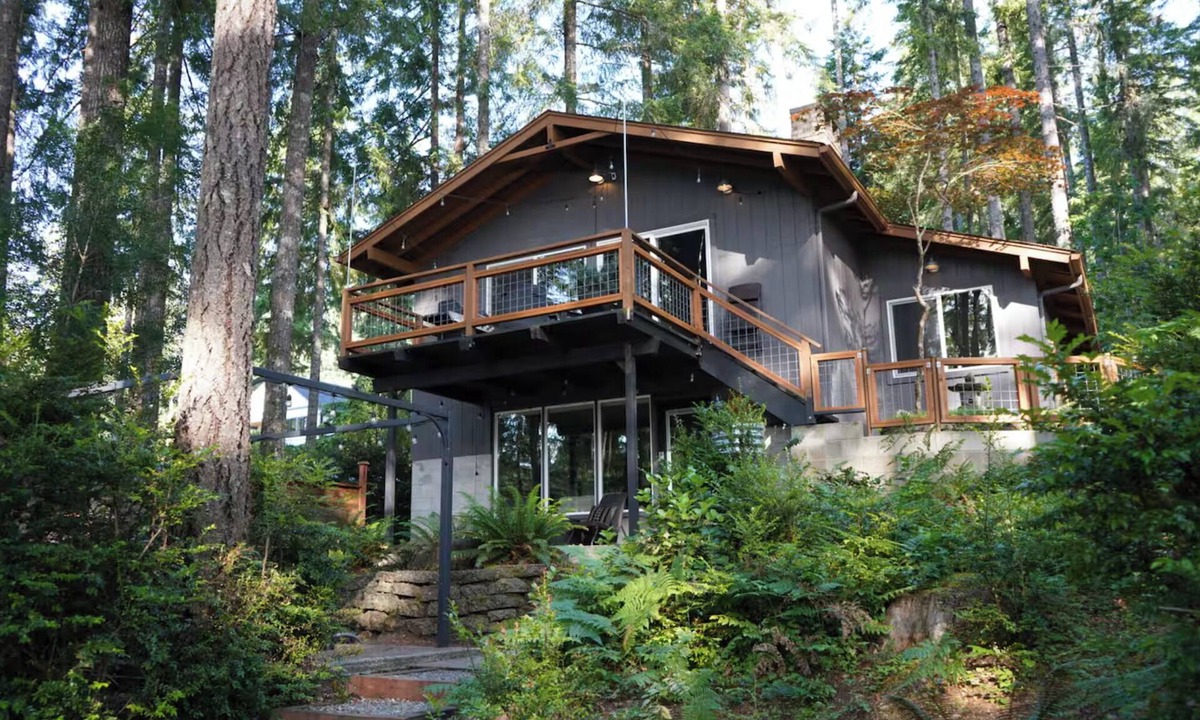 Grapeview Cabin | Peaceful & spacious 9-br cabin property on lovely Mason Lake perfect for groups