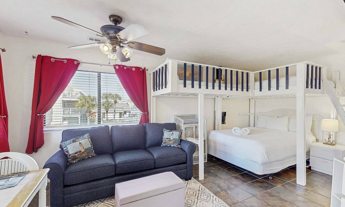 Holiday Beach Apartment | Peaceful studio beach condo with shared pool & full W/D