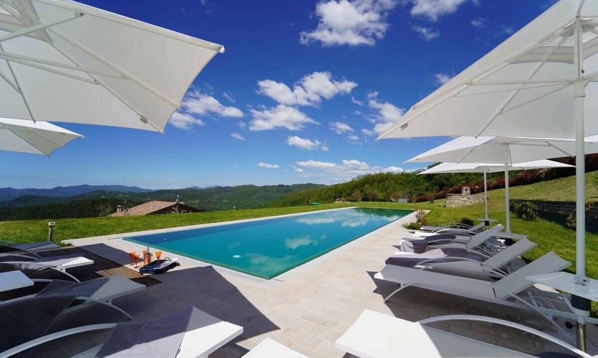 Zignago Villa | Peaceful Villa With Pool And Mountain View