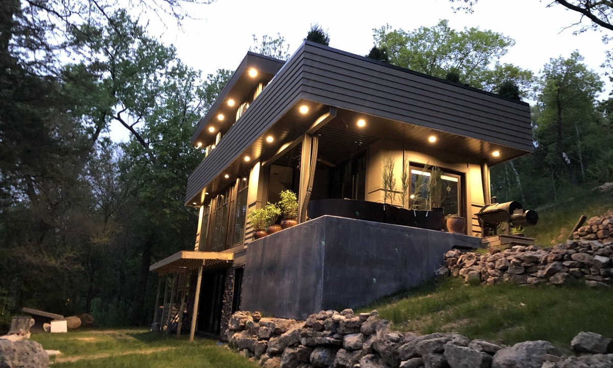Hastings House | Peaceful Waterfront - Frank Lloyd Right Inspired Home